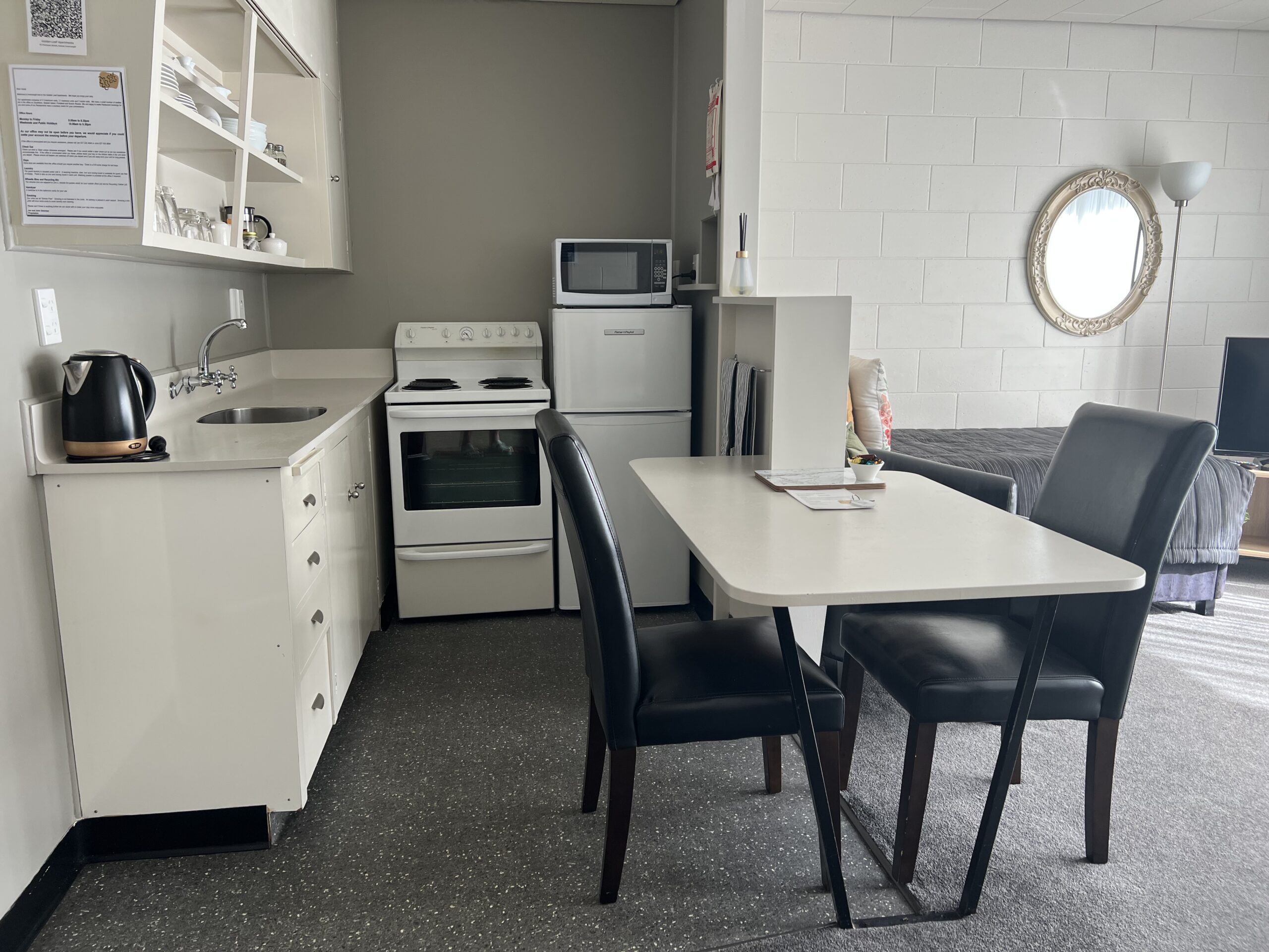 Unit 2 Two Bedroom Sleeps 5 Golden Leaf Apartments