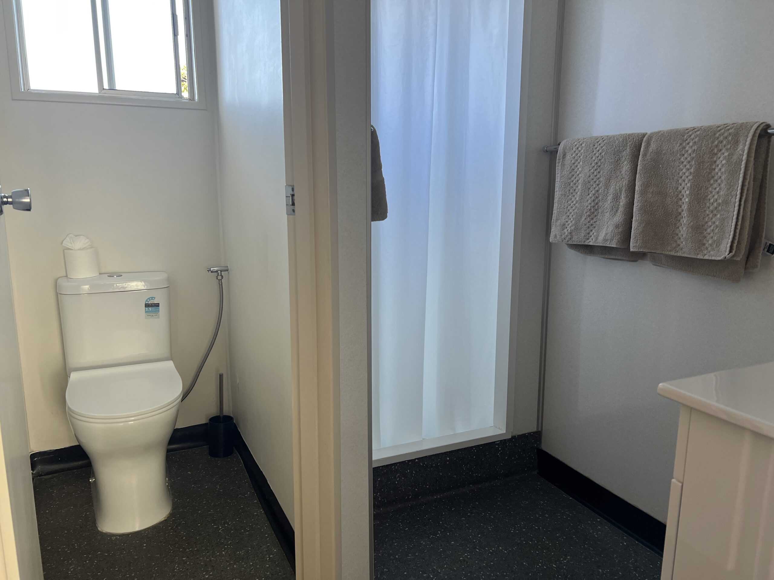 Unit 2 Two Bedroom Sleeps 5 Golden Leaf Apartments