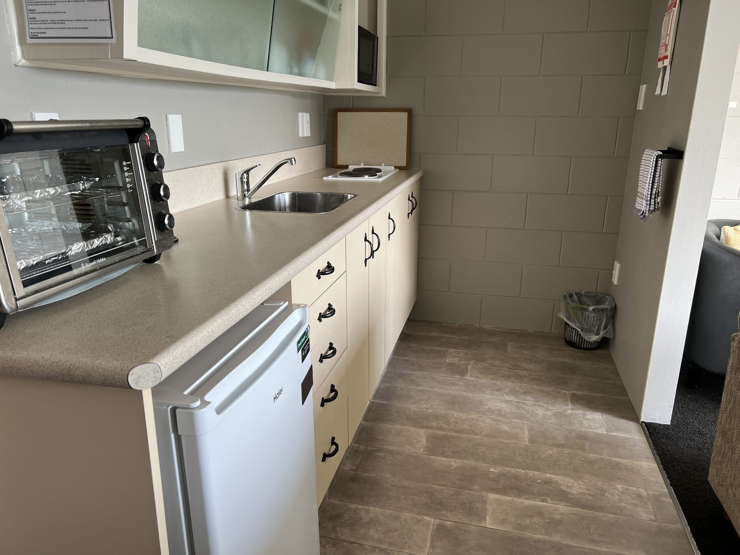 Unit 5 OneBedroom apartment Golden Leaf Apartments