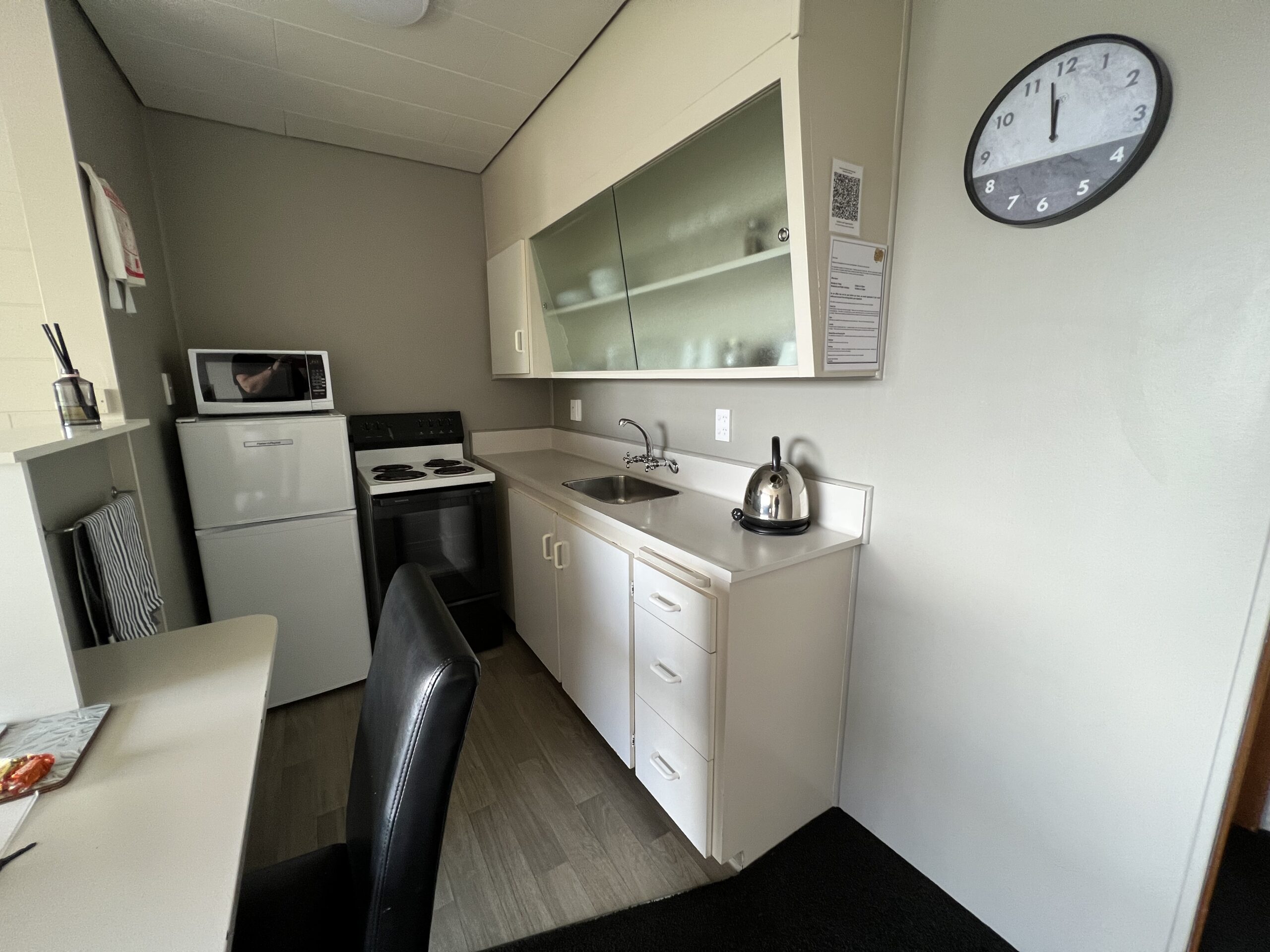 Unit 6 OneBedroom apartment Golden Leaf Apartments